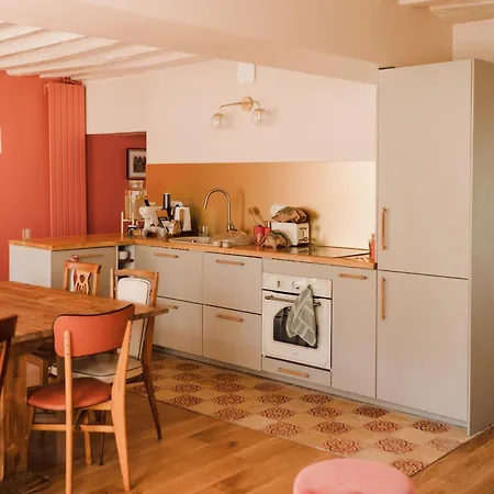 Pensión La Maison Gioia Nerville-la-Foret